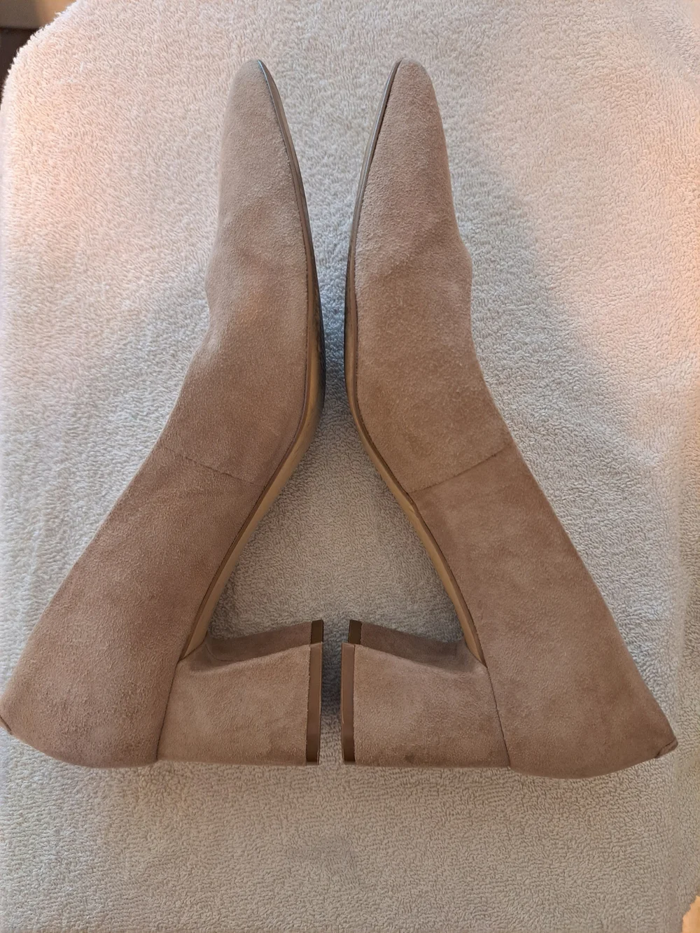Marc Fisher LTD Mlyulunda Taupe Suede Block Heel Pumps Size 9